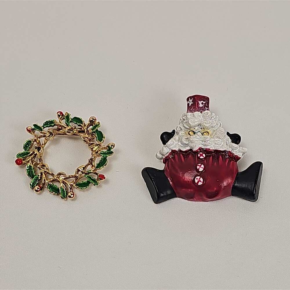 Vintage Christmas Brooch Lot Santa Claus Gold Tone Wreath Taiwan Holiday Pins